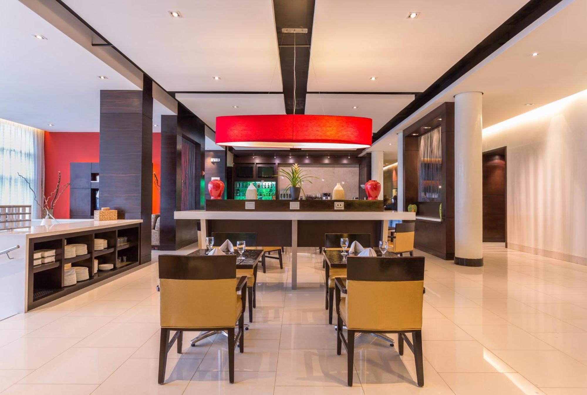 Courtyard By Marriott Panama Metromall Tocumen Exterior photo
