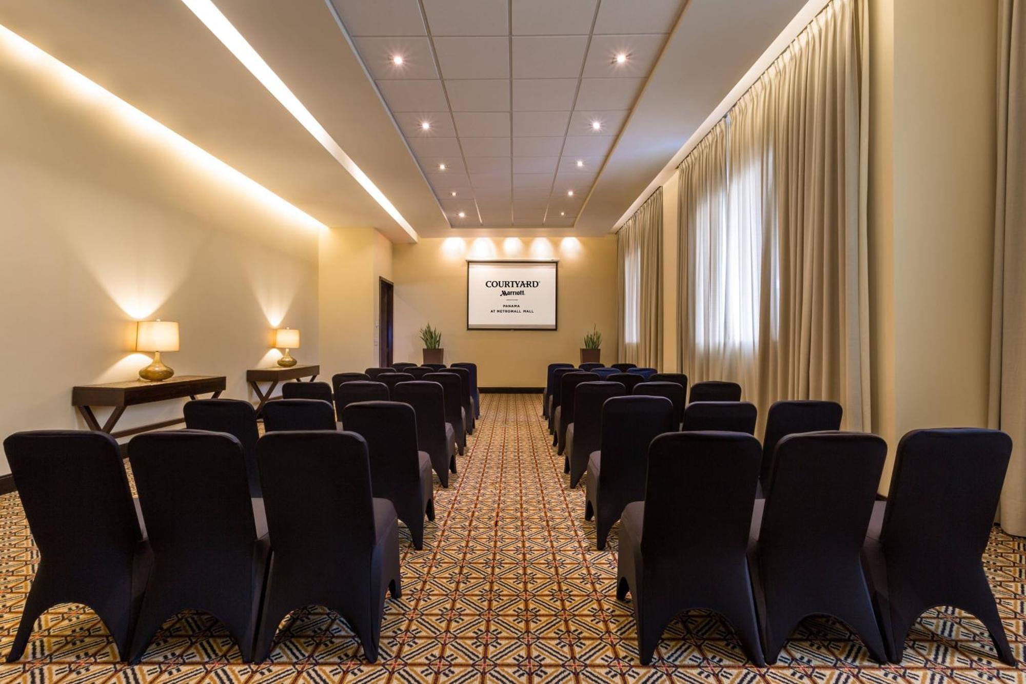 Courtyard By Marriott Panama Metromall Tocumen Exterior photo