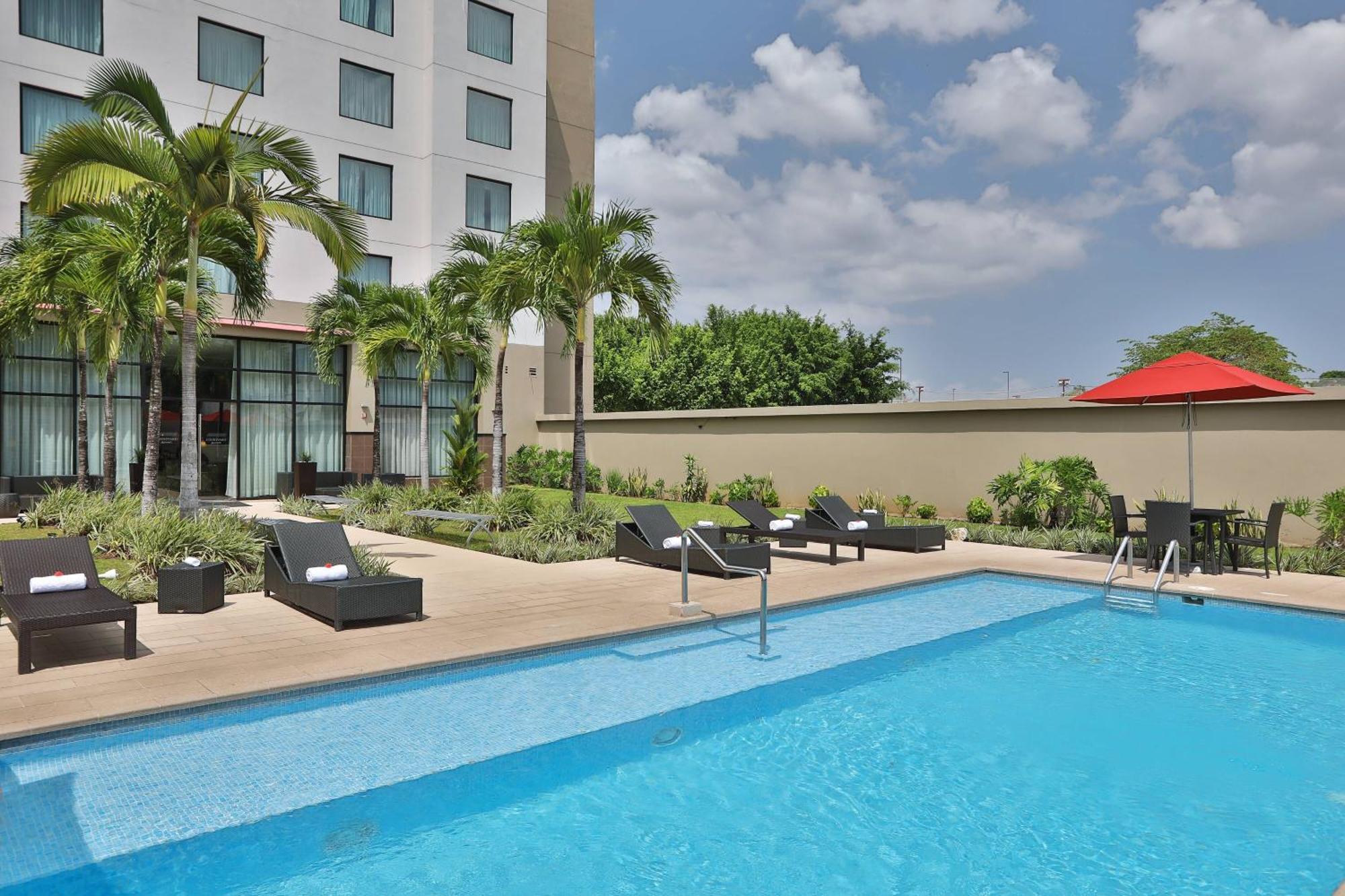 Courtyard By Marriott Panama Metromall Tocumen Exterior photo