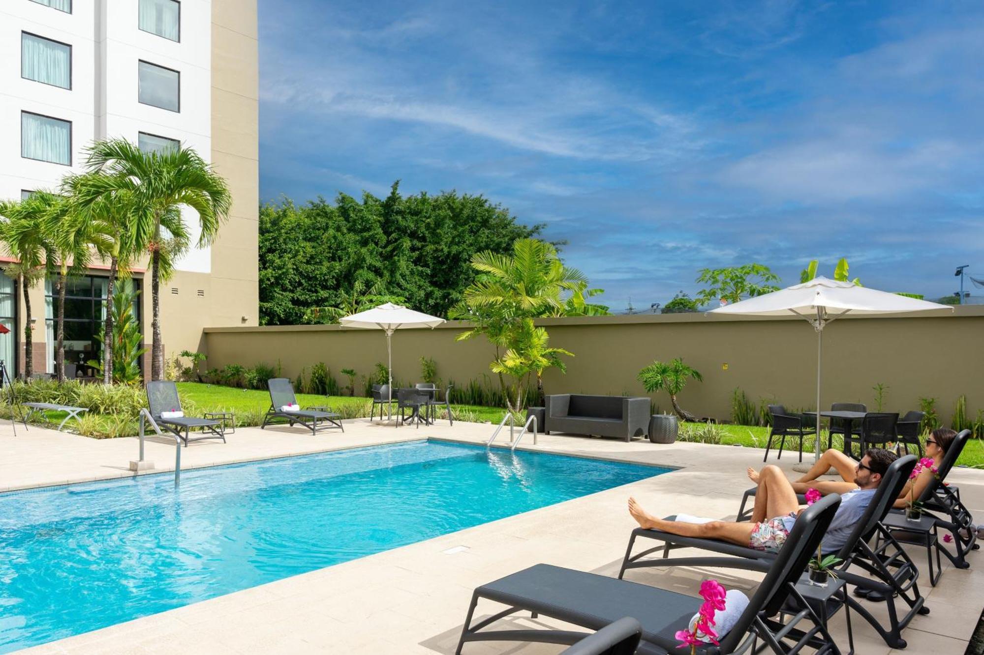 Courtyard By Marriott Panama Metromall Tocumen Exterior photo