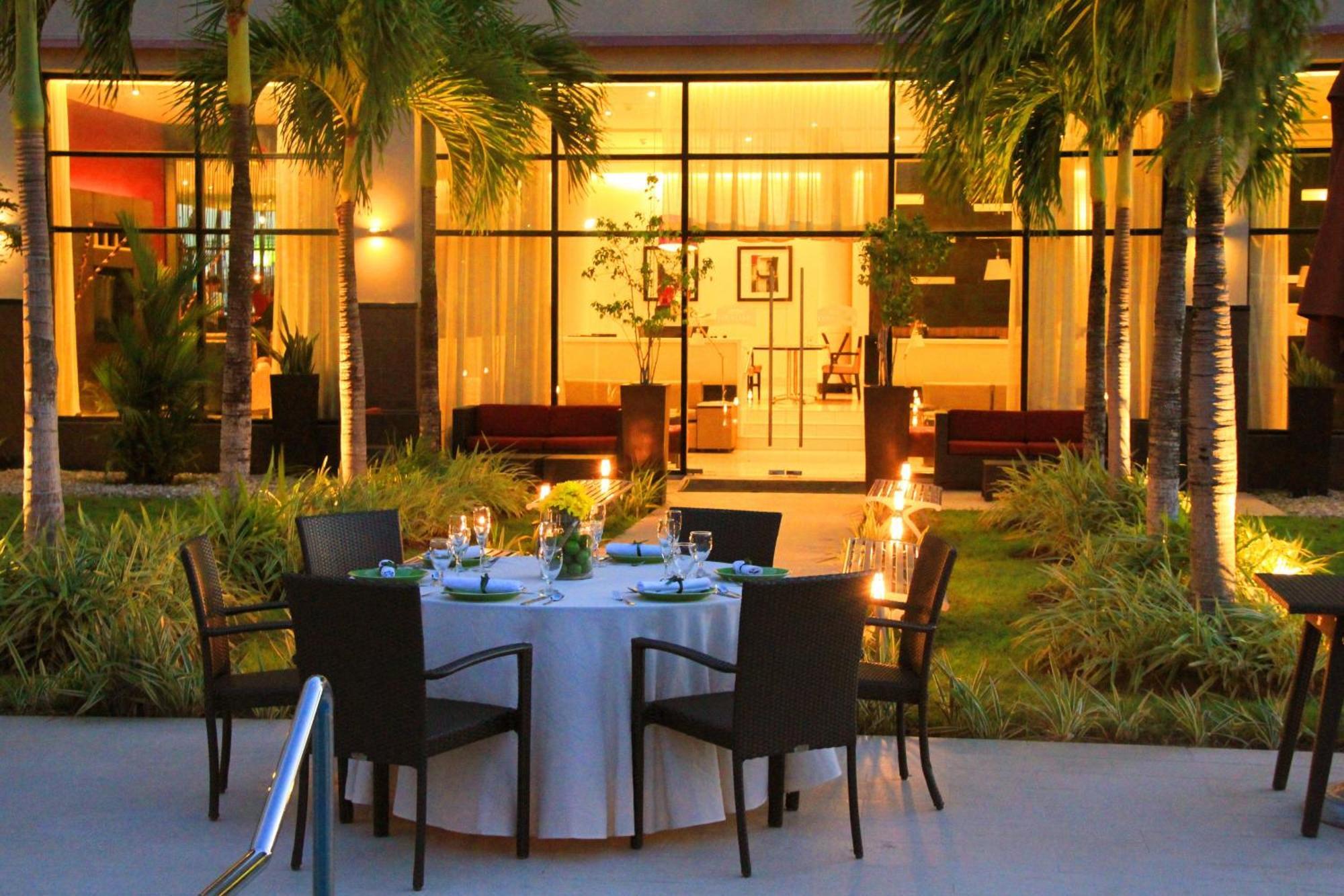 Courtyard By Marriott Panama Metromall Tocumen Exterior photo