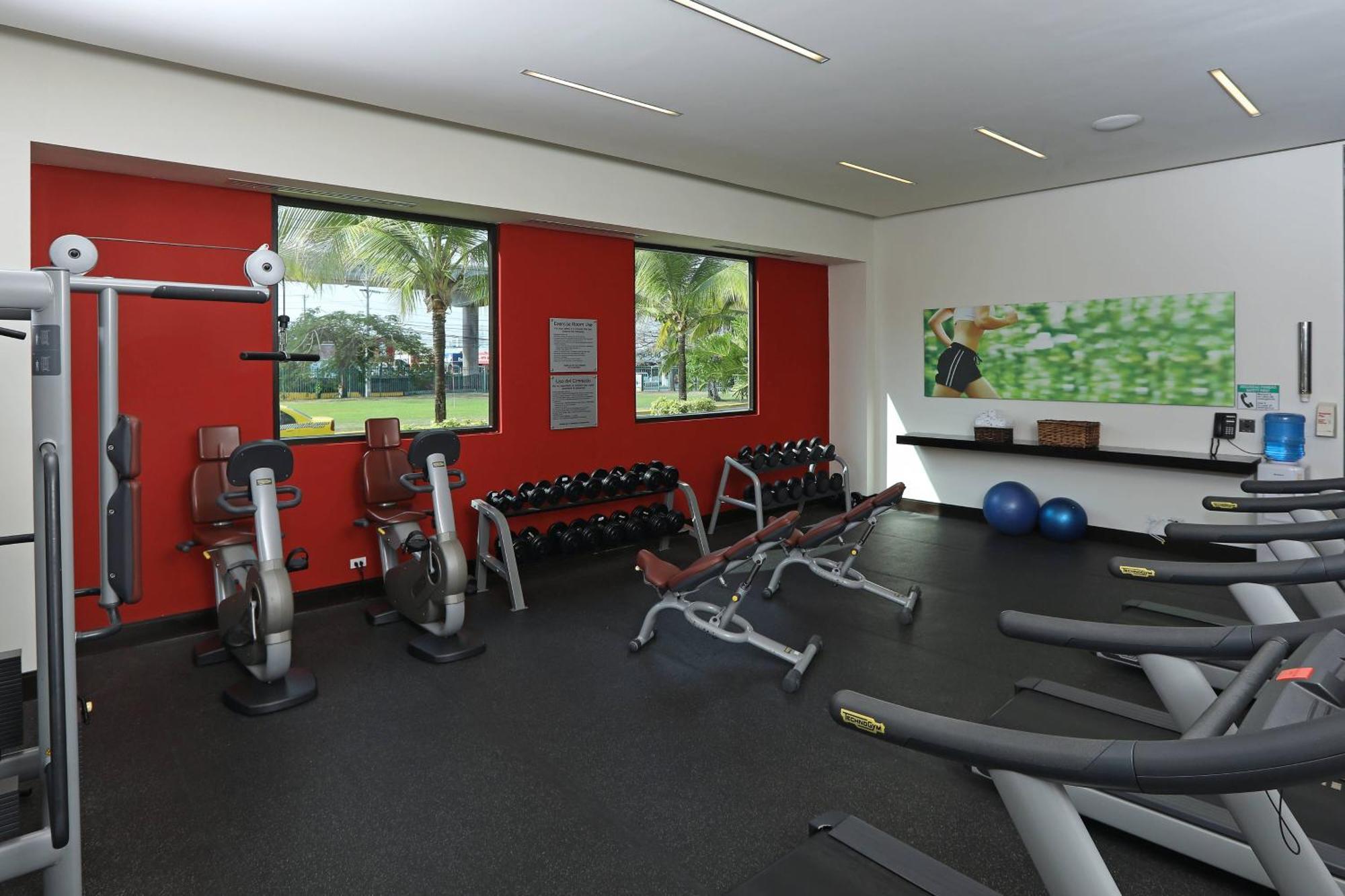 Courtyard By Marriott Panama Metromall Tocumen Exterior photo