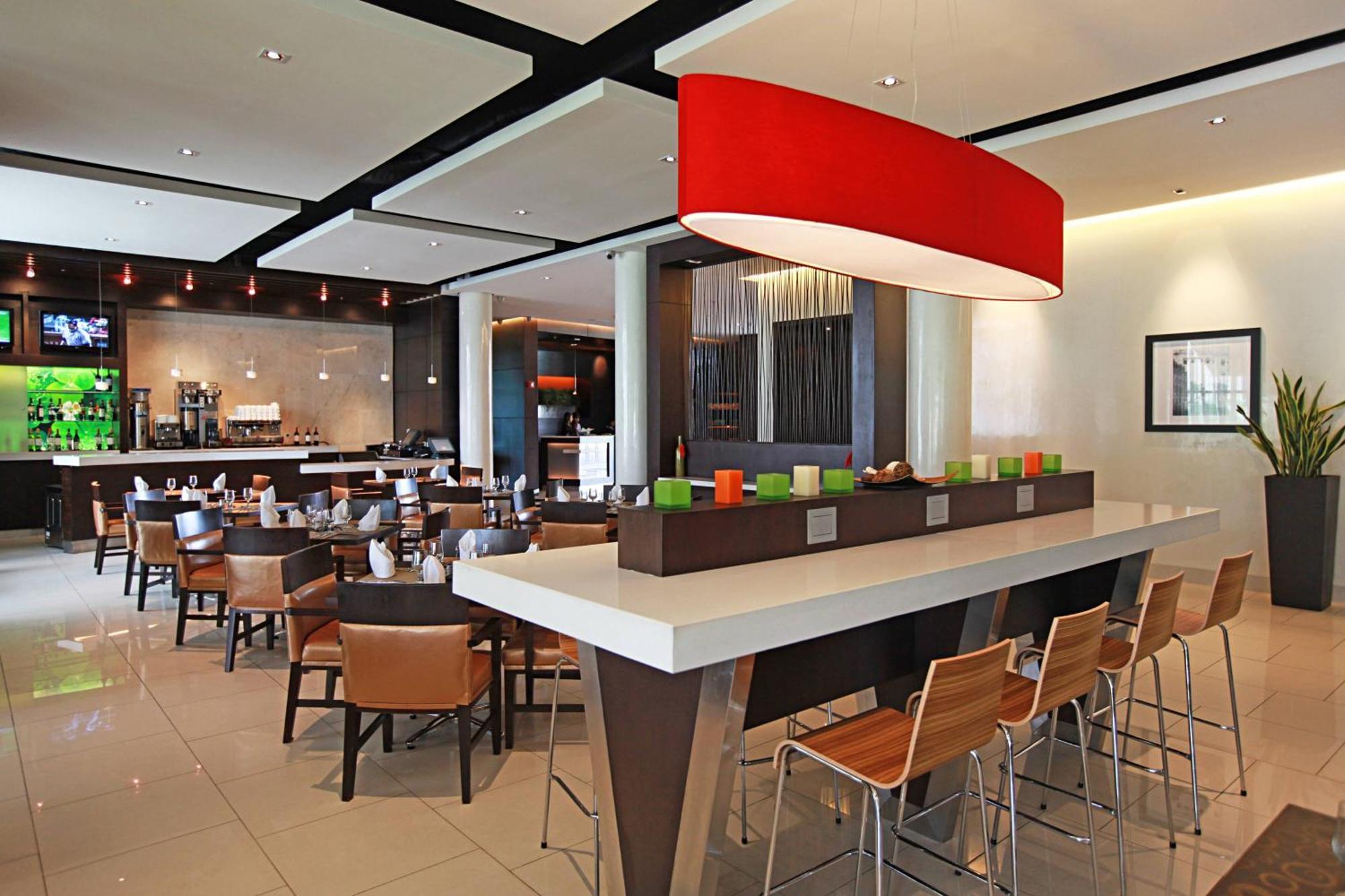 Courtyard By Marriott Panama Metromall Tocumen Exterior photo
