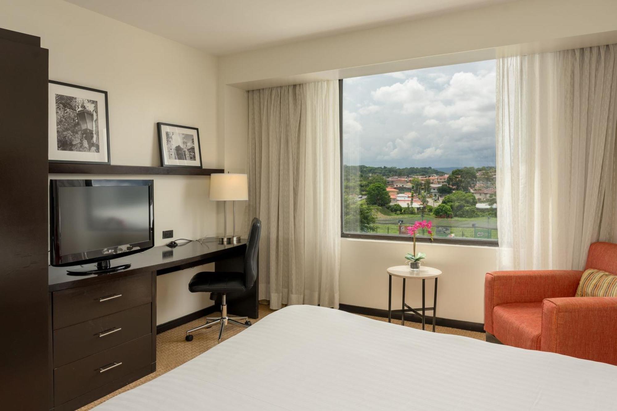Courtyard By Marriott Panama Metromall Tocumen Exterior photo