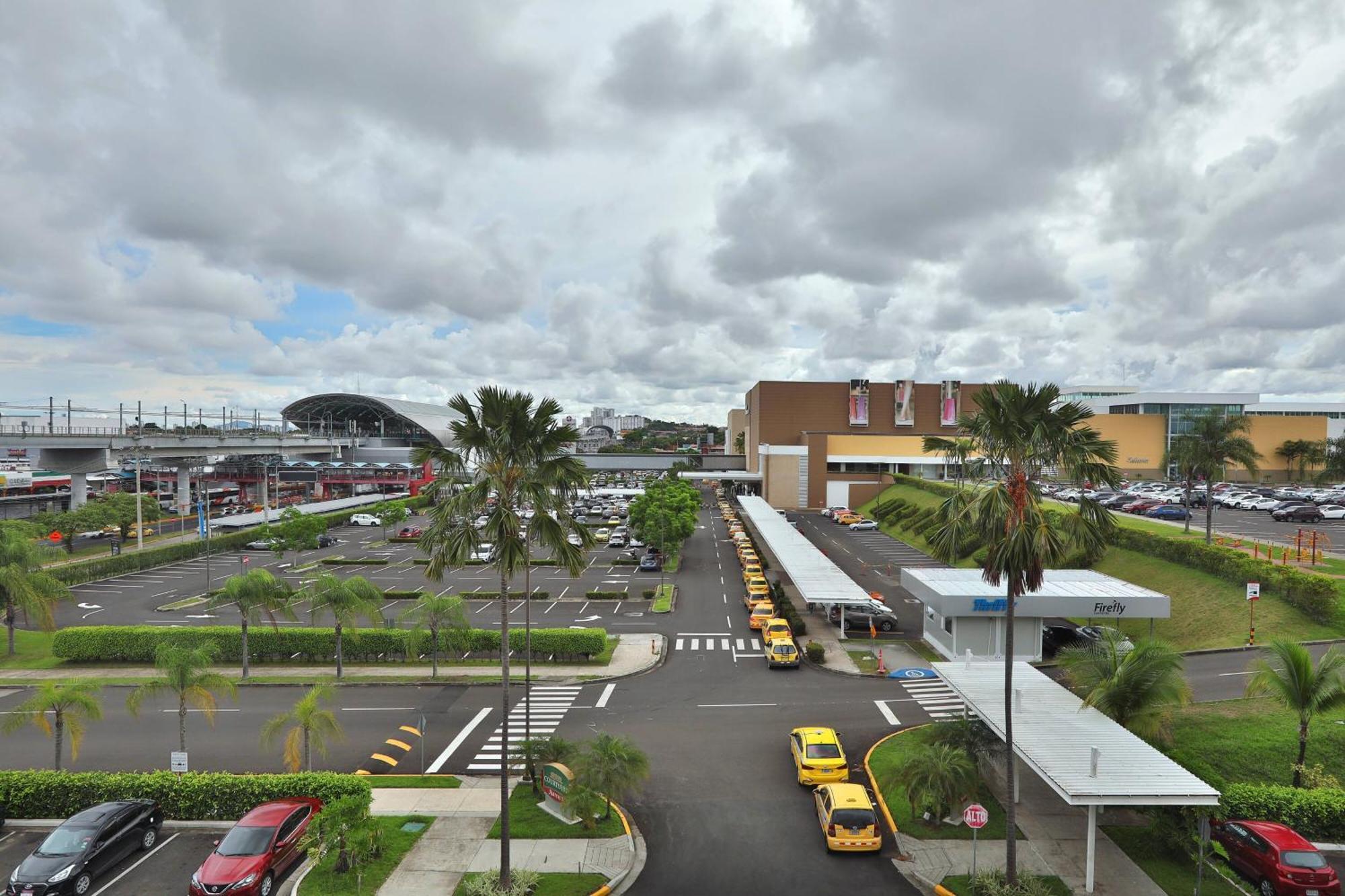 Courtyard By Marriott Panama Metromall Tocumen Exterior photo