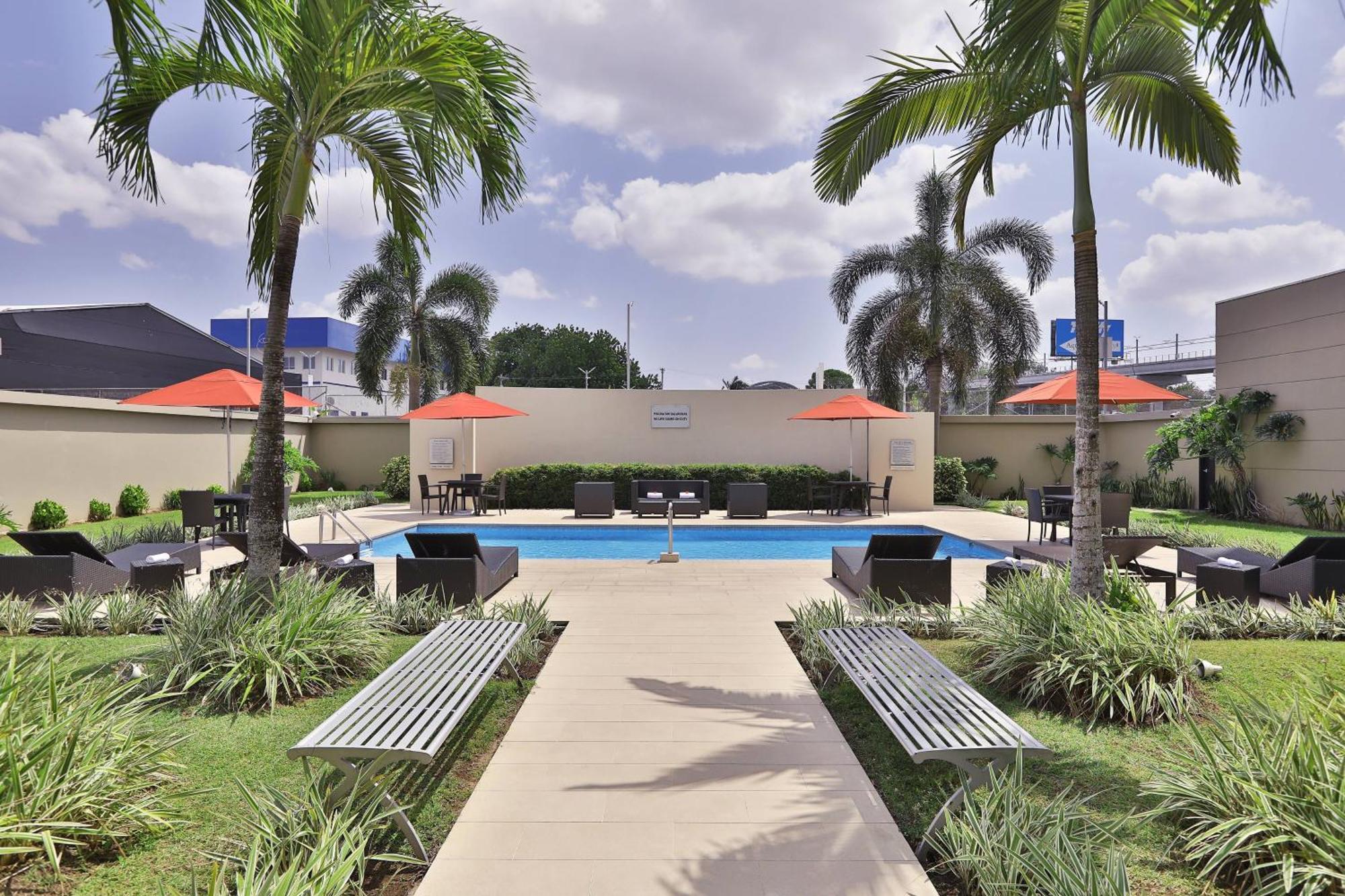 Courtyard By Marriott Panama Metromall Tocumen Exterior photo