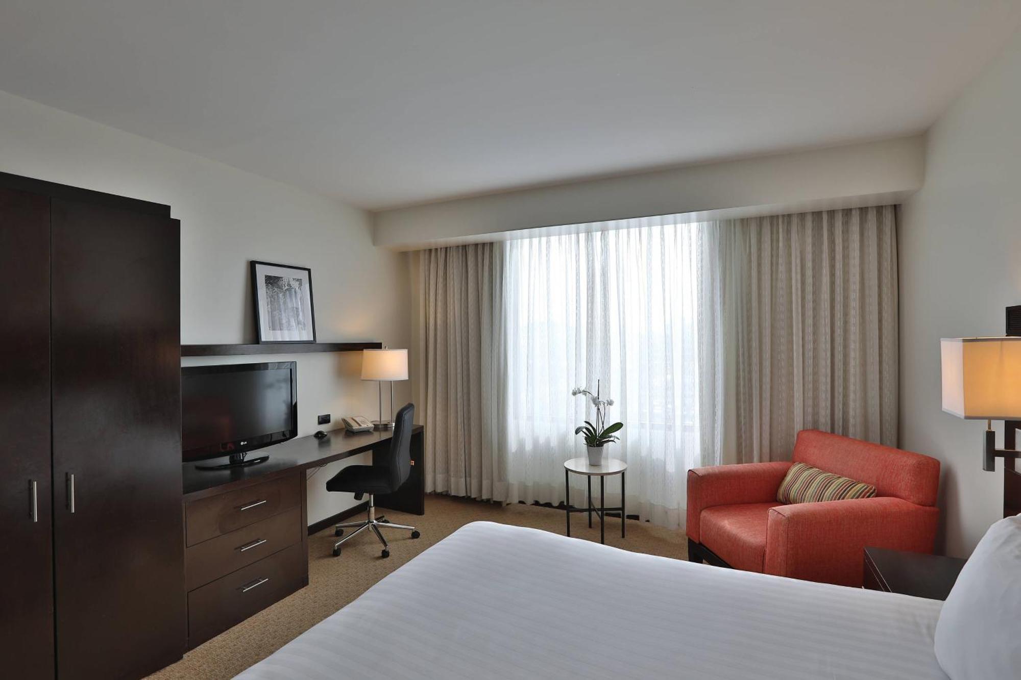 Courtyard By Marriott Panama Metromall Tocumen Exterior photo