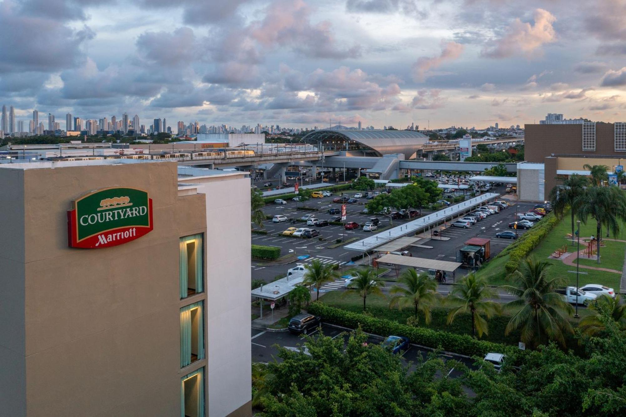 Courtyard By Marriott Panama Metromall Tocumen Exterior photo